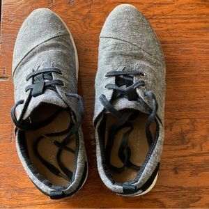 Vintage Tom’s sneakers size 9 - gently used